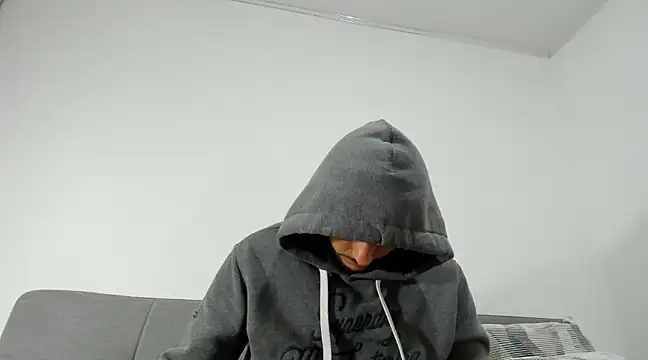 tuyo1995 online show from December 11, 7:42 am