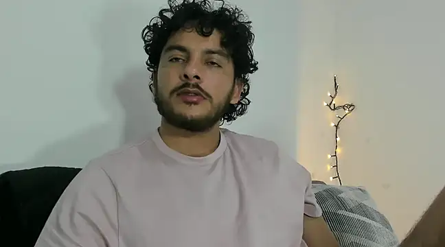 tuyo1995 online show from January 12, 6:39 am