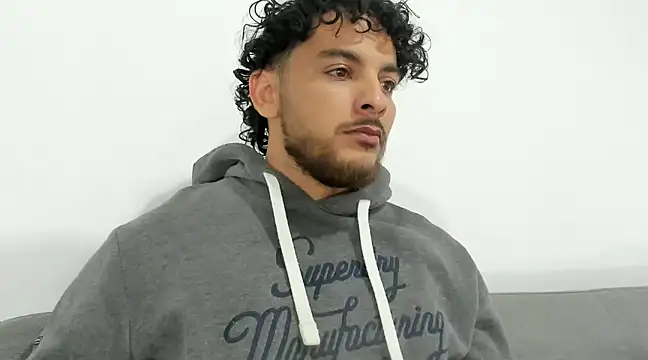 tuyo1995 online show from February 2, 7:41 am