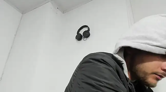 tuyo1995 online show from March 6, 8:08 am