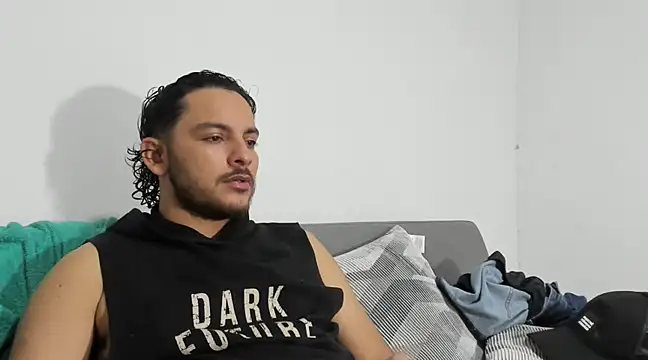 tuyo1995 online show from March 12, 7:02 am