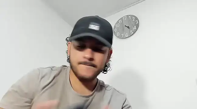 tuyo1995 online show from March 17, 9:23 pm