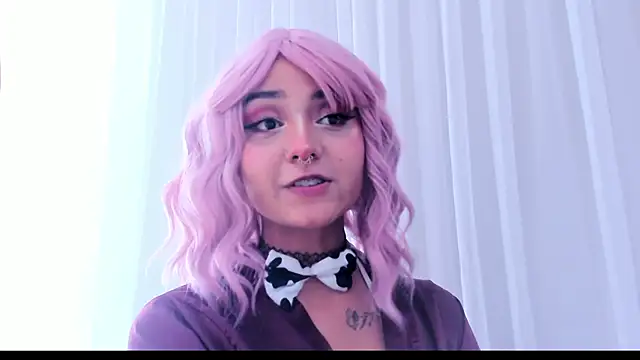 Emma Torres   online show from February 15, 6:33 pm