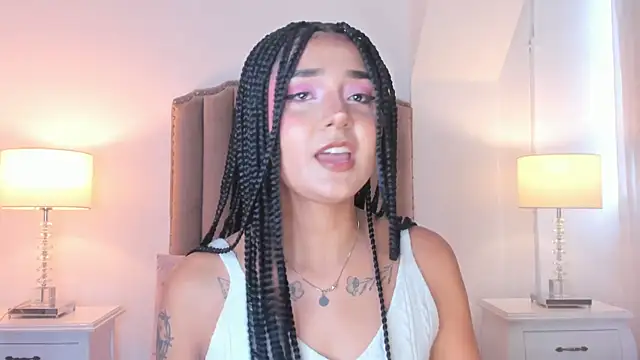 Emma Torres   online show from May 25, 12:22 pm