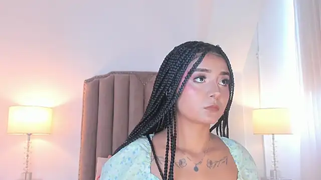 Snapshot of Emma_Torres__ chatting on June 10, 12:37 pm Emma Torres online show from June 10, 12:37 pm