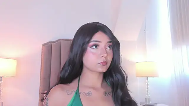 Snapshot of Emma_Torres__ chatting on July 8, 12:31 pm Emma Torres online show from July 8, 12:31 pm