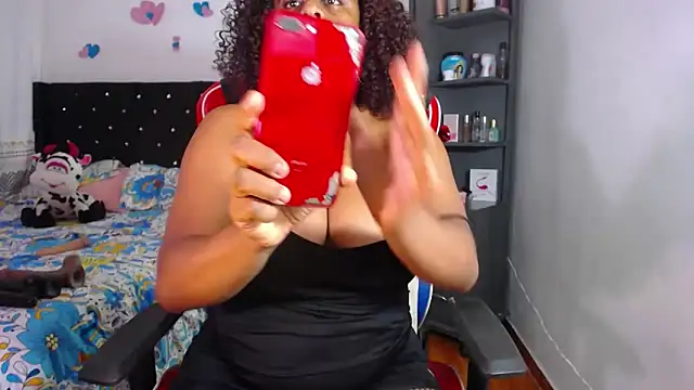 Snapshot of BellaKarla chatting on May 15, 11:34 pm BellaKarla online show from May 15, 11:34 pm