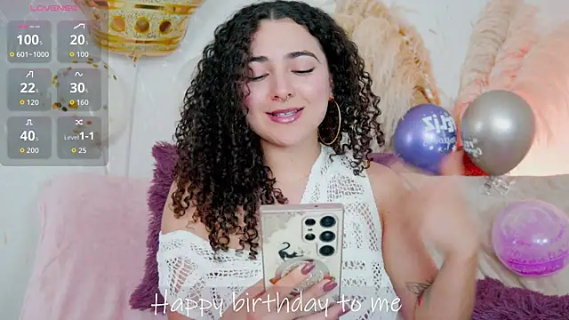 Snapshot of merida_bell18 chatting on June 29, 8:53 pm merida bell18 online show from June 29, 8:53 pm