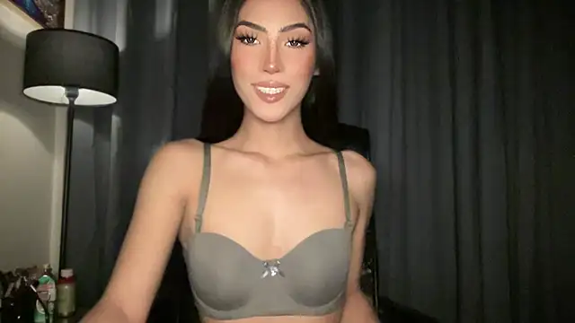 Snapshot of Bella_Gordon chatting on September 13, 1:00 pm Bella Gordon online show from September 13, 1:00 pm