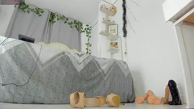 khalyn jenner online show from February 15, 9:59 pm