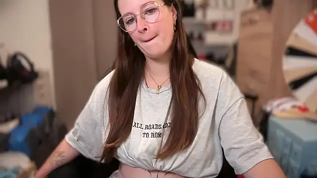 Snapshot of Amai_Live chatting on October 4, 6:33 am Amai Live online show from October 4, 6:33 am