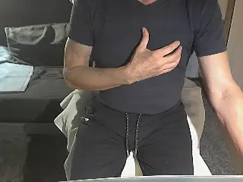 kiam471 online show from January 4, 7:44 pm