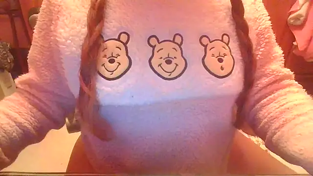 Snapshot of Sexymiss26 chatting on December 3, 8:06 pm Sexymiss26 online show from December 3, 8:06 pm