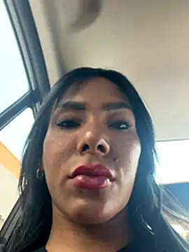 Snapshot of Doll_Loren chatting on December 16, 6:24 pm Doll Loren online show from December 16, 6:24 pm