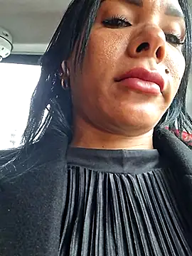 Snapshot of Doll_Loren chatting on December 20, 4:47 pm Doll Loren online show from December 20, 4:47 pm