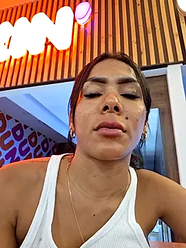 Snapshot of Doll_Loren chatting on January 6, 6:50 am Doll Loren online show from January 6, 6:50 am