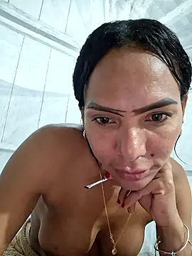 Snapshot of Doll_Loren chatting on January 8, 12:24 am Doll Loren online show from January 8, 12:24 am