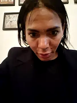 Snapshot of Doll_Loren chatting on February 17, 11:33 pm Doll Loren online show from February 17, 11:33 pm