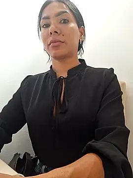 Snapshot of Doll_Loren chatting on February 18, 8:49 pm Doll Loren online show from February 18, 8:49 pm