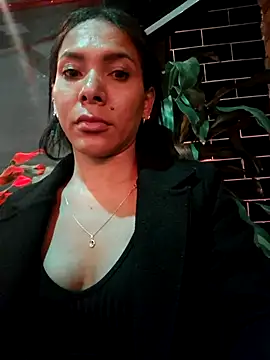 Snapshot of Doll_Loren chatting on February 20, 1:46 am Doll Loren online show from February 20, 1:46 am