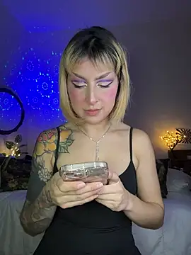 Cinamoonn online show from March 18, 6:55 pm