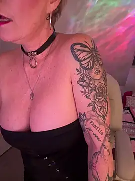 German Milf online show from December 19, 1:40 pm