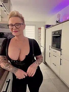 German Milf online show from February 20, 1:44 pm