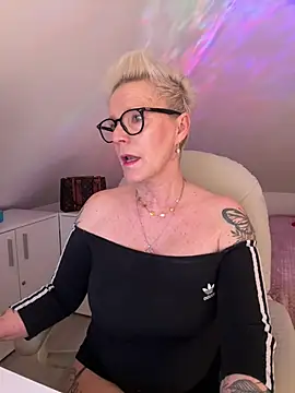 German Milf online show from April 7, 12:49 pm