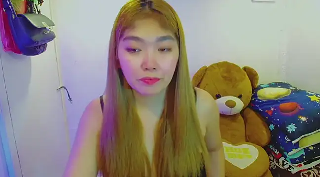 Snapshot of TR4NSCUTI3 chatting on February 2, 6:42 pm TR4NSCUTI3 online show from February 2, 6:42 pm