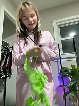 Cutiepiespanks online show from February 2, 4:00 am