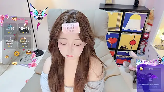 Snapshot of TUTU-CN chatting on February 4, 11:38 am TUTU-CN online show from February 4, 11:38 am