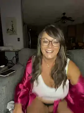 Snapshot of cowgirlc chatting on February 5, 3:23 am cowgirlc online show from February 5, 3:23 am