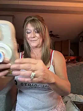 Snapshot of cowgirlc chatting on October 18, 2:14 am cowgirlc online show from October 18, 2:14 am