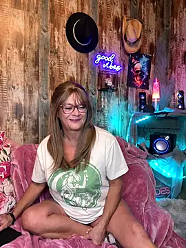 Snapshot of cowgirlc chatting on November 6, 2:45 am cowgirlc online show from November 6, 2:45 am