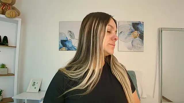 Isabella Harley online show from July 10, 1:25 pm