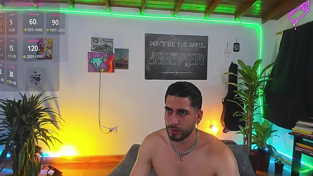 Snapshot of RyanCarter_ chatting on October 13, 12:32 am RyanCarter online show from October 13, 12:32 am