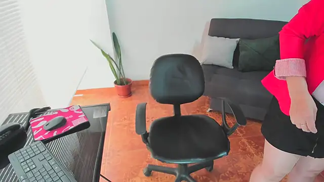 yayita mature online show from September 16, 1:01 pm