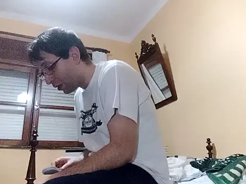 Snapshot of White_rabbit_ chatting on December 6, 9:02 pm White rabbit online show from December 6, 9:02 pm