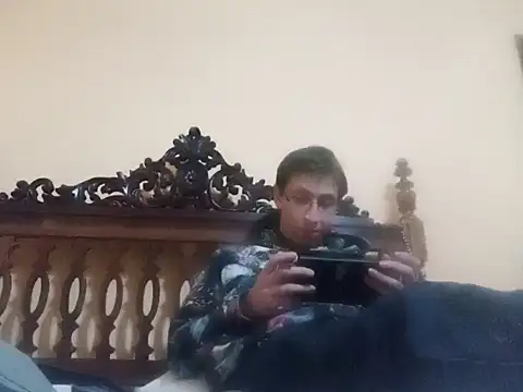 Snapshot of White_rabbit_ chatting on December 19, 5:29 pm White rabbit online show from December 19, 5:29 pm