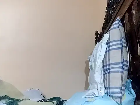 Snapshot of White_rabbit_ chatting on December 22, 11:41 pm White rabbit online show from December 22, 11:41 pm