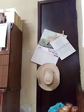 Snapshot of White_rabbit_ chatting on January 6, 10:13 am White rabbit online show from January 6, 10:13 am