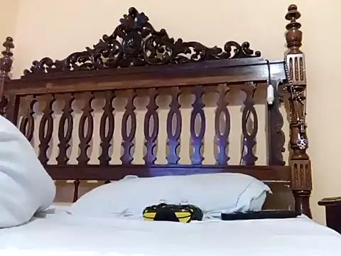 Snapshot of White_rabbit_ chatting on February 2, 9:02 pm White rabbit online show from February 2, 9:02 pm