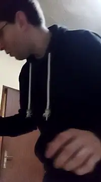 Snapshot of White_rabbit_ chatting on March 1, 9:04 pm White rabbit online show from March 1, 9:04 pm