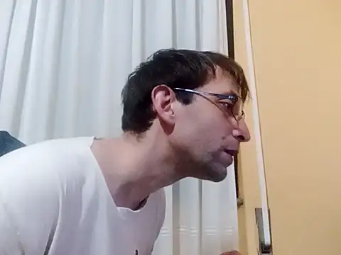 Snapshot of White_rabbit_ chatting on March 14, 9:32 pm White rabbit online show from March 14, 9:32 pm