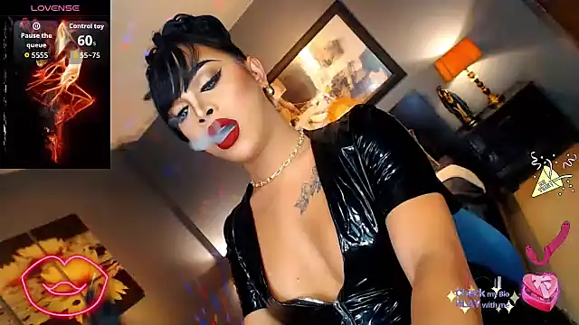 Snapshot of MarryQueen22 chatting on November 6, 12:55 am MarryQueen22 online show from November 6, 12:55 am