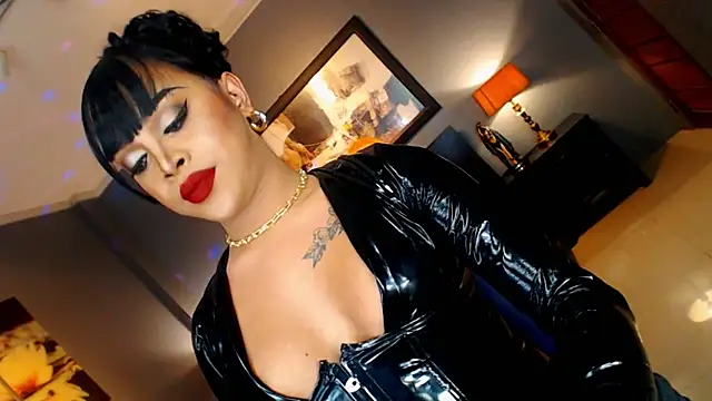 Snapshot of MarryQueen22 chatting on November 11, 12:54 am MarryQueen22 online show from November 11, 12:54 am