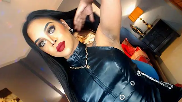 Snapshot of MarryQueen22 chatting on November 18, 1:22 am MarryQueen22 online show from November 18, 1:22 am