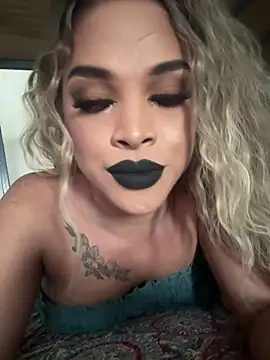 Snapshot of MarryQueen22 chatting on March 1, 12:34 am MarryQueen22 online show from March 1, 12:34 am