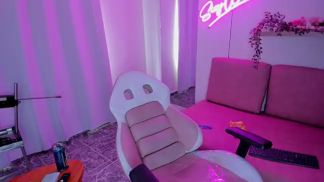 Adele LatinLady online show from February 14, 8:15 pm