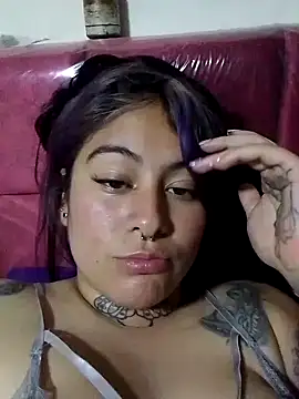 Snapshot of Juanavic chatting on December 24, 2:32 am Juanavic online show from December 24, 2:32 am